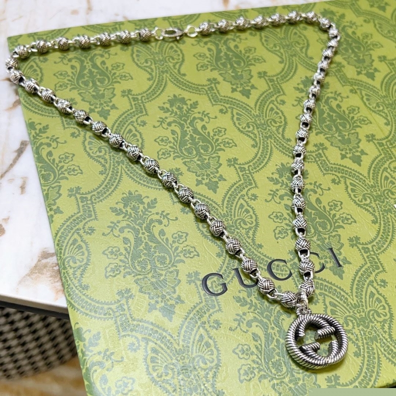 G*u*i necklaces